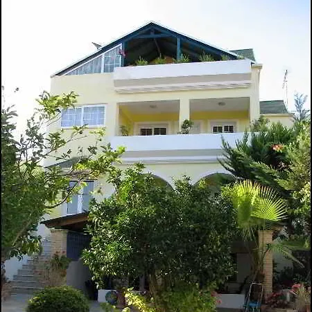 Hotel Lemon Garden 3*