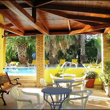 Ξενοδοχείο Lemon Garden 3*