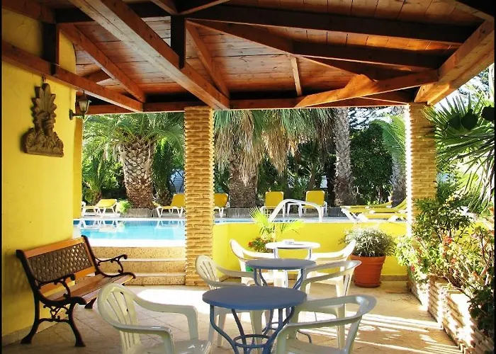 Ξενοδοχείο Lemon Garden 3*